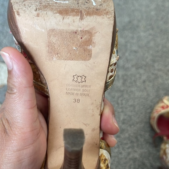 ALDO BARELY WORN SIZE 38 GOLD ACCENT PUMPS - Picture 8 of 8